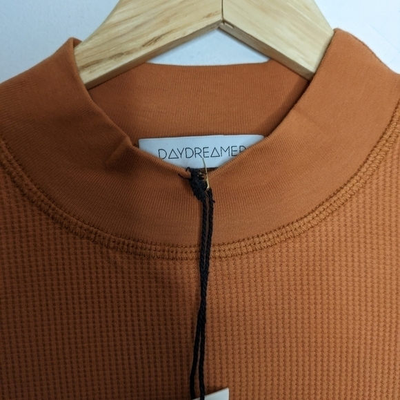 DAYDREAMER Long Sleeve Mock Neck Thermal Tee in Cognac NEW Size L - Picture 5 of 7